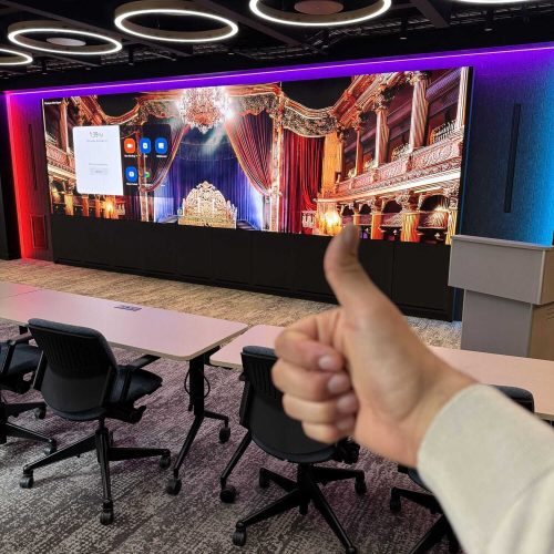 vibe-av-thumbs-up-large-screen (1)